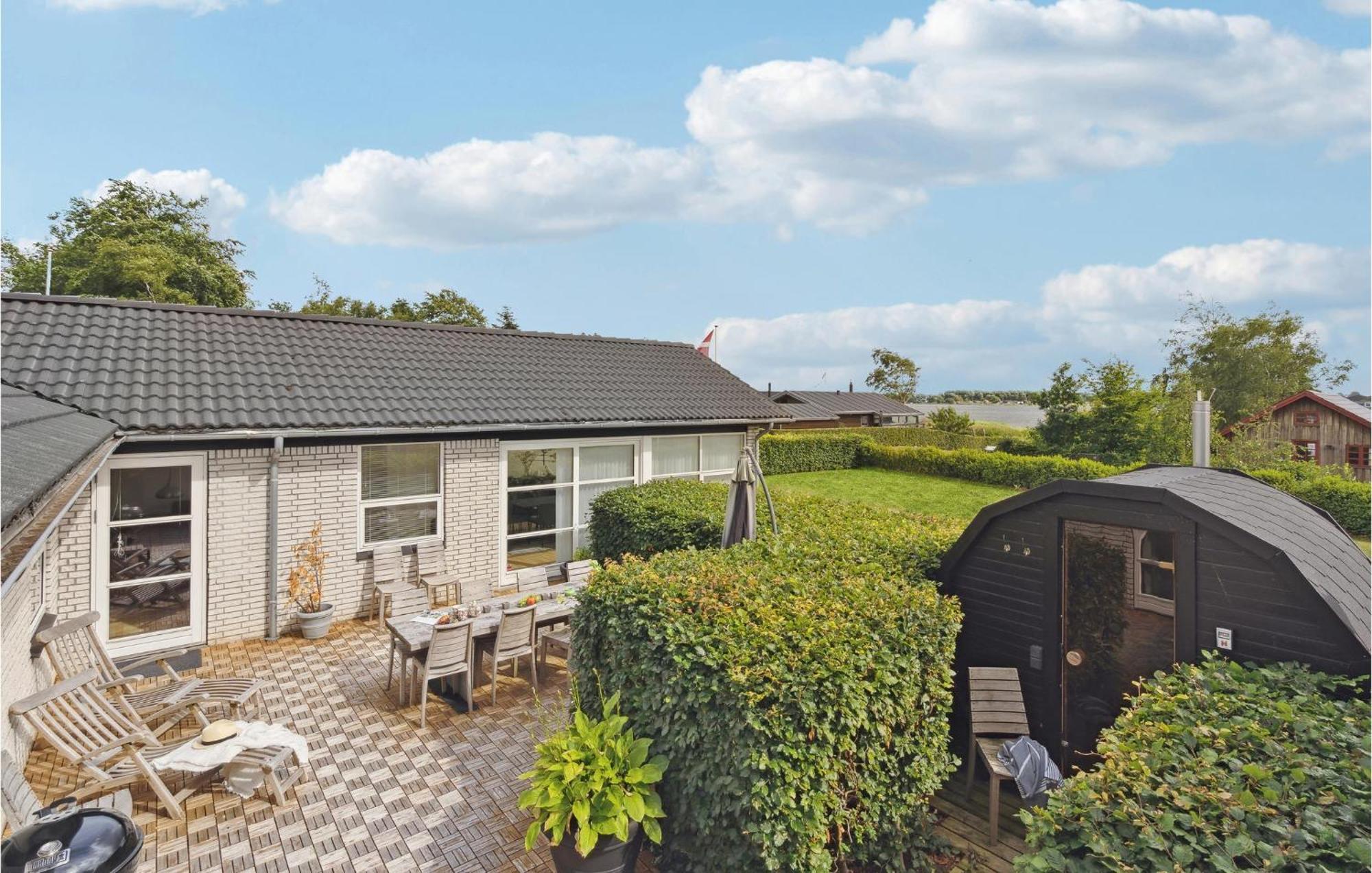 Gorgeous Home In Sunds With Kitchen Eksteriør bilde