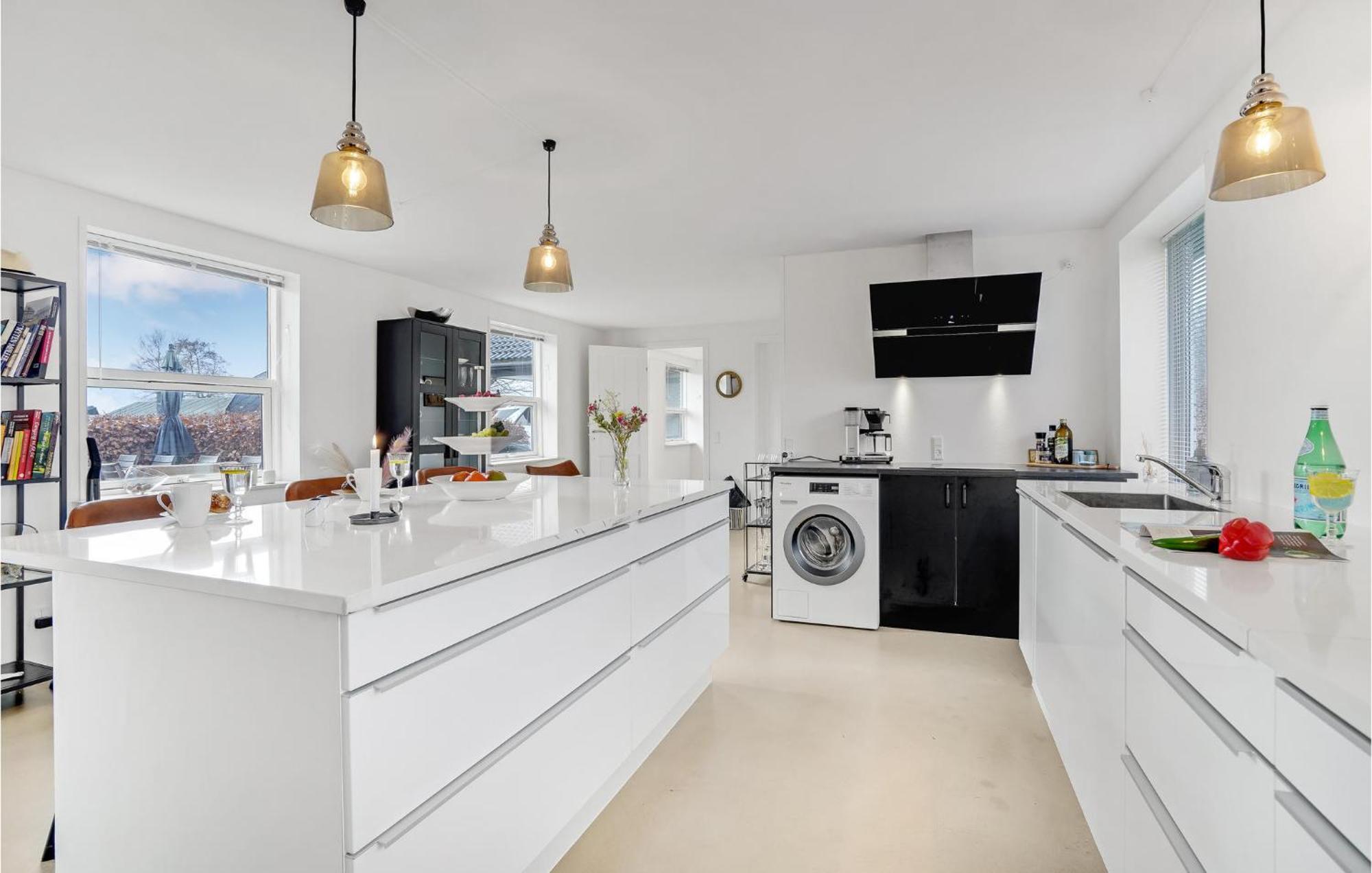 Gorgeous Home In Sunds With Kitchen Eksteriør bilde